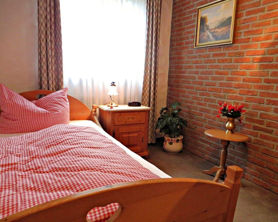 Hotel Gastgeb Есен Екстериор снимка