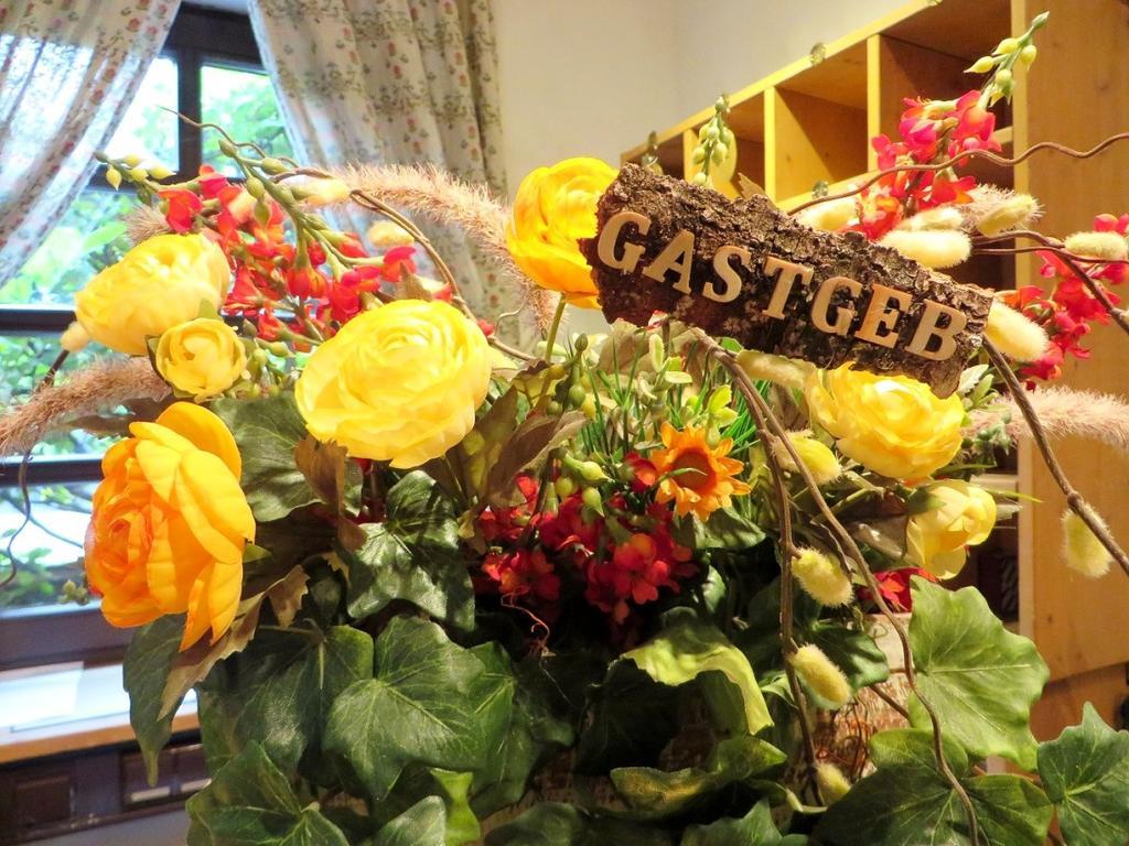 Hotel Gastgeb Есен Екстериор снимка